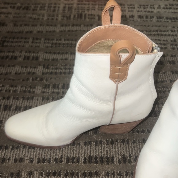 Heeled booties - Picture 2 of 7